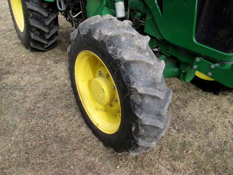 2013 John Deere 5100E Image 10