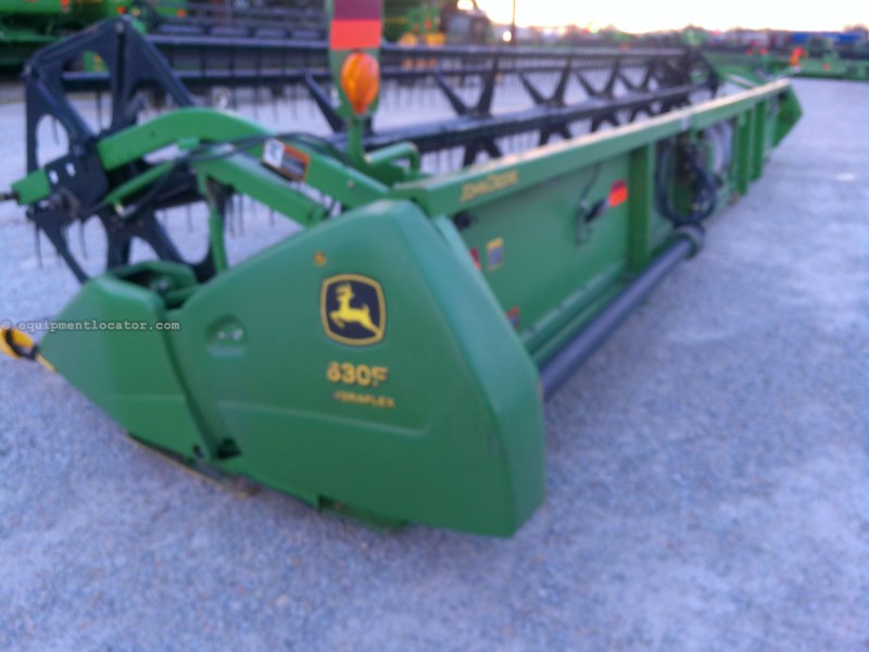 2005 John Deere 630F Image 10