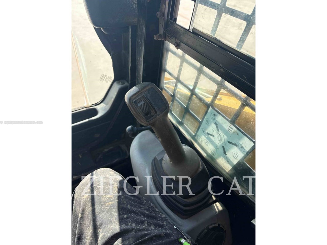 2005 Caterpillar 257B Image 10