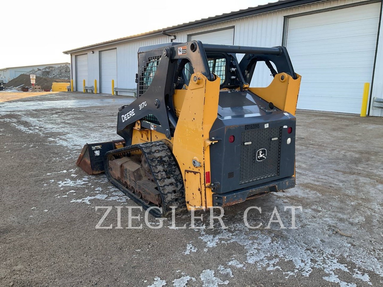 2017 John Deere 317G Image 4