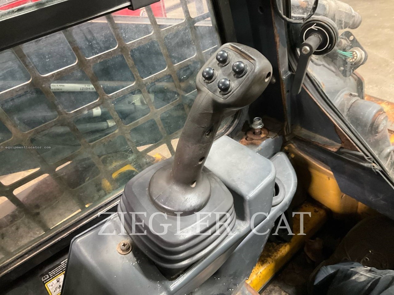 2017 John Deere 317G Image 10