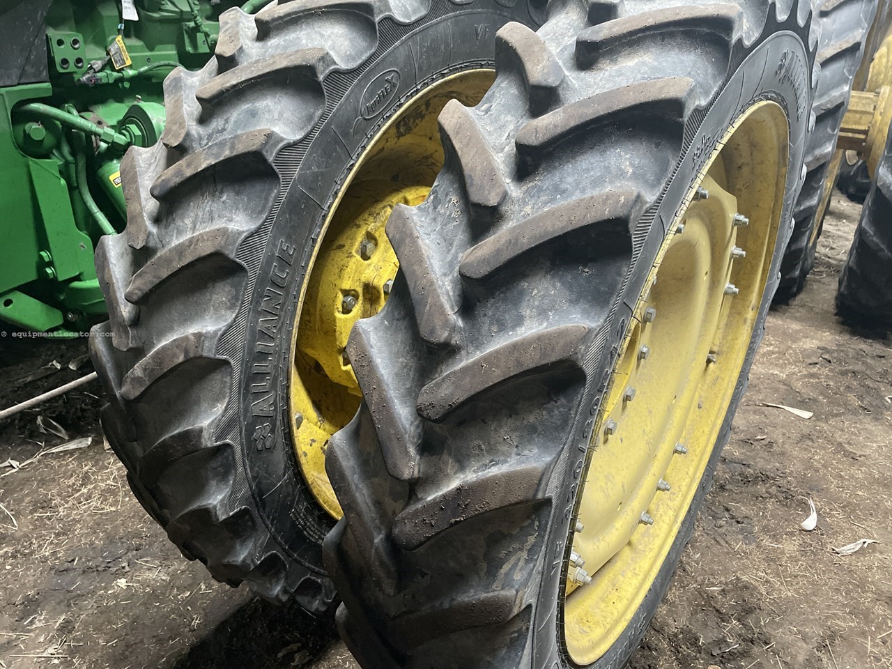 2022 John Deere 8R 370 Image 4