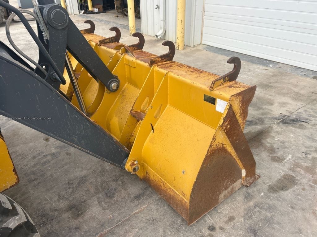 2023 John Deere 410L Image 10