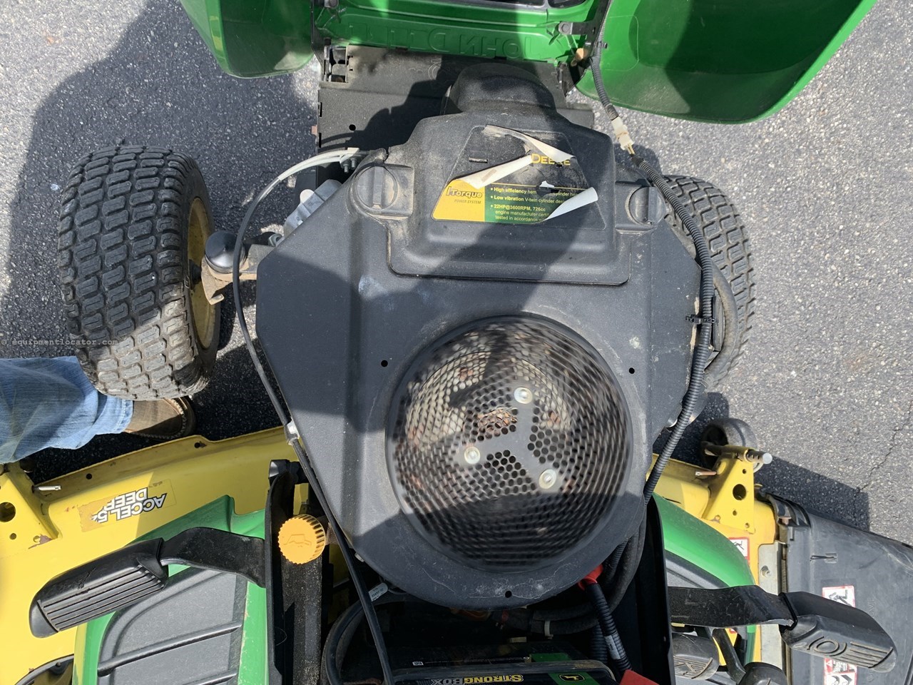 2015 John Deere X380 Image 10