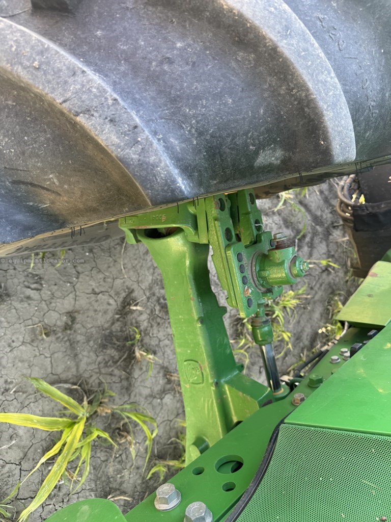 2017 John Deere 6110R Image 10
