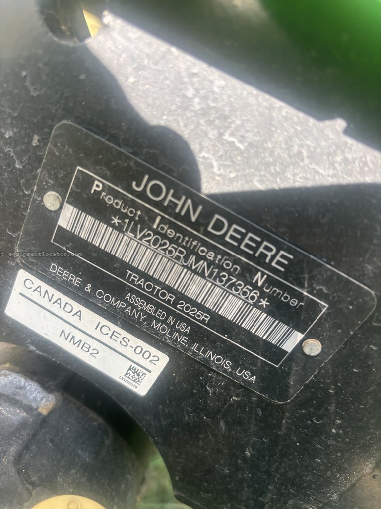 2022 John Deere 2025R Image 10