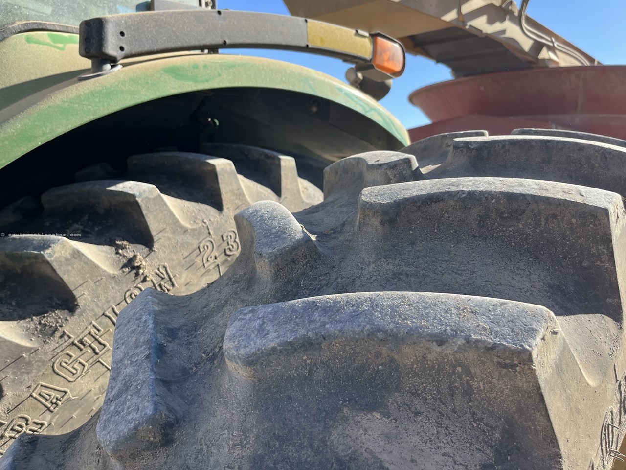 2005 John Deere 8320 Image 10