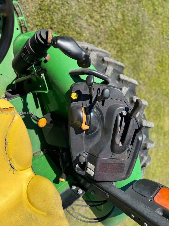2011 John Deere 5085M Image 10