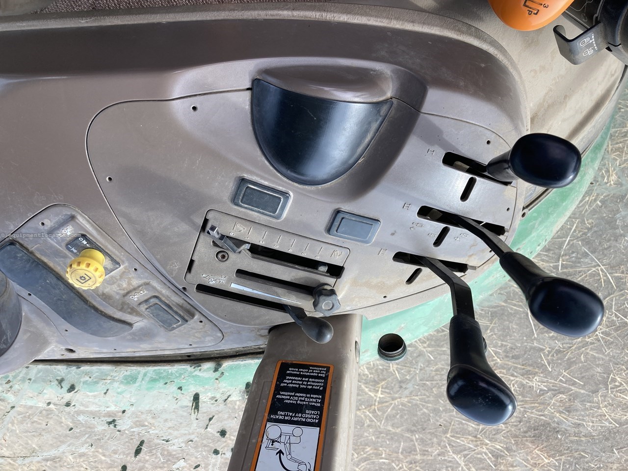 2013 John Deere 5083E Image 28