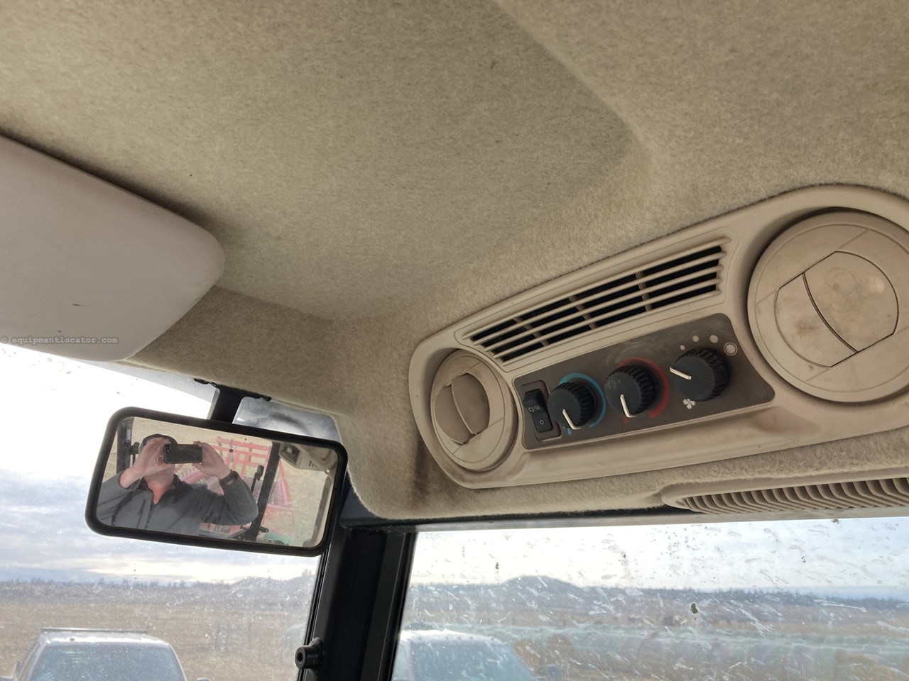 2013 John Deere 5083E Image 32