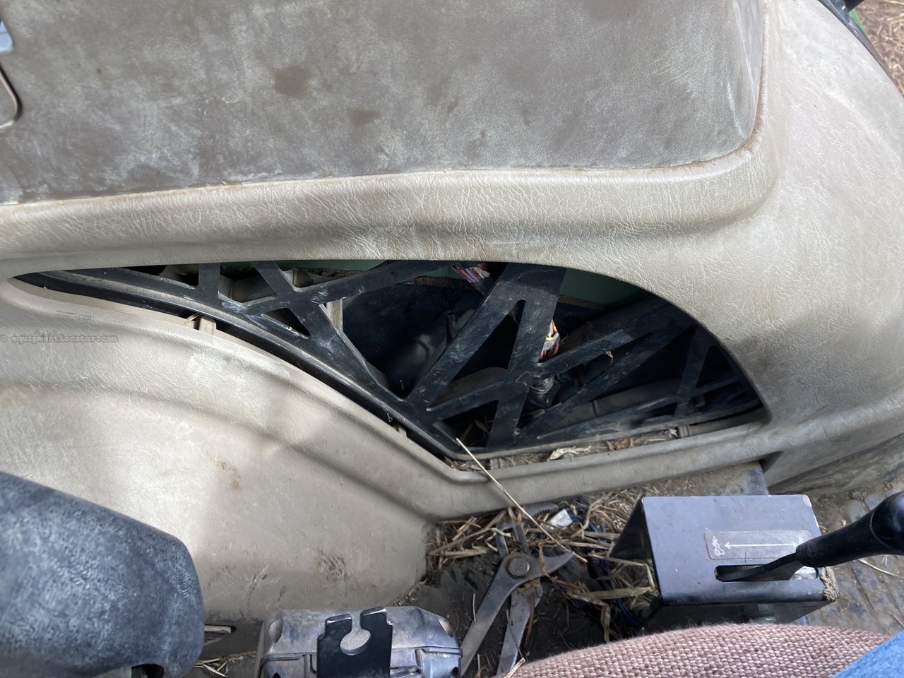 2013 John Deere 5083E Image 33