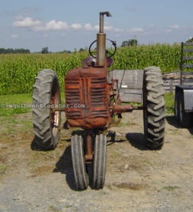 IH FARMALL 230 Image 2
