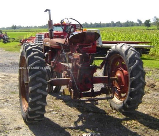 IH FARMALL 230 Image 6