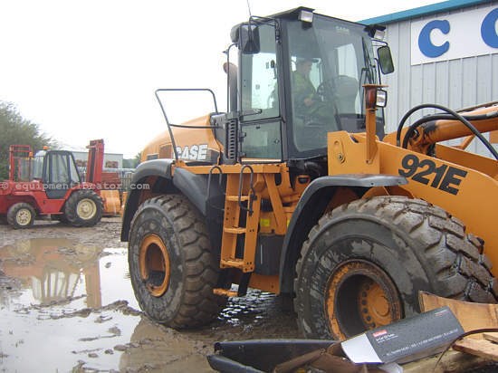 2007 Case 921E Image 2