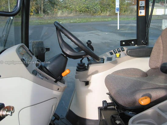 2008 John Deere 3320 Image 4