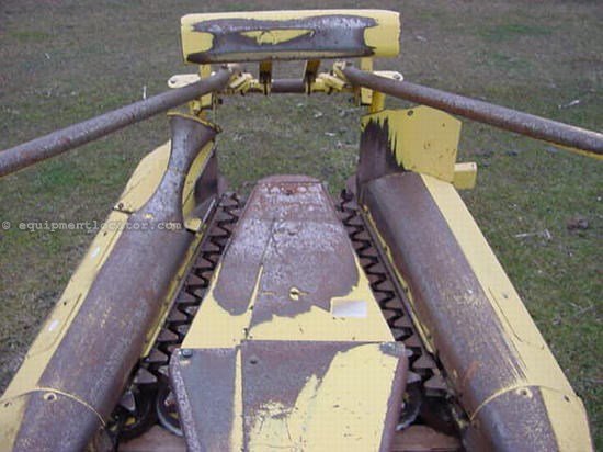 New Holland 822 Image 2